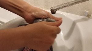 Как отстирать запах пота подмышками с одежды