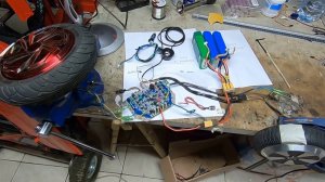 Тест прошитой платы гироскутера с курком газа