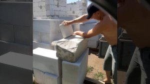 что крепче, монтажная пена или клей для газоблока