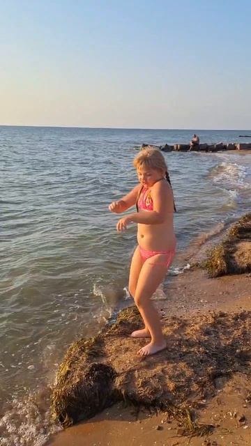 Жаркие танцы на море