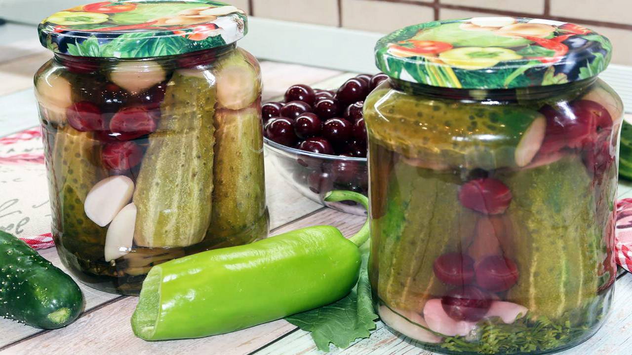 Ароматные и хрустящие маринованные огурцы с вишней смотреть онлайн