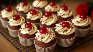 Шоколадные вишневые капкейки с кремом маскарпоне! Влажные, насыщенные и неотразимые!