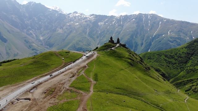 Gergeti Trinity Church смотреть онлайн