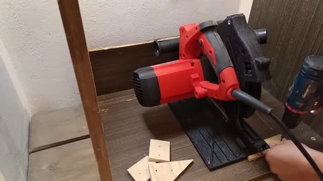 Распилочный Стол из Циркулярки и подручных материалов смотреть онлайн