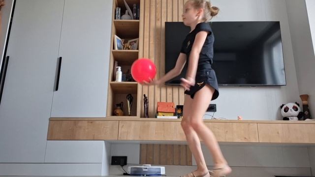 Как сделать бросок с ловлей коленями художественная гимнастика смотреть онлайн