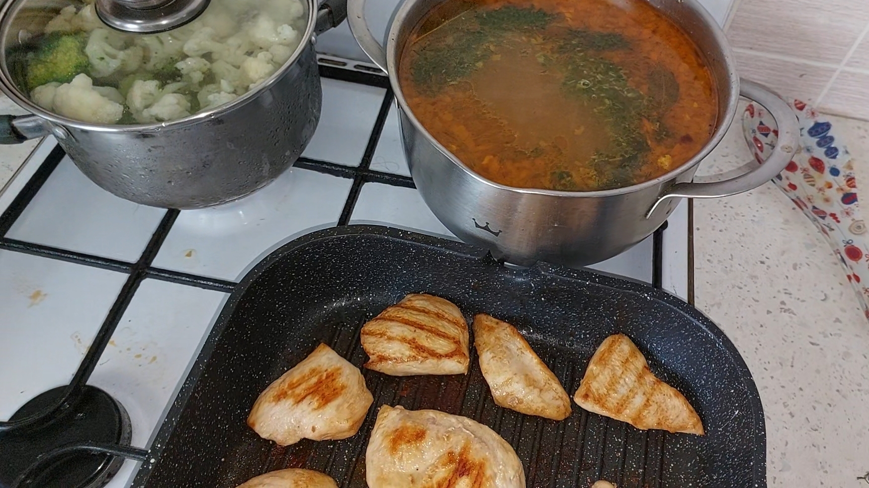 Приготовила еды, собираюсь на работу смотреть онлайн