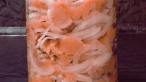 Как засолить горбушу с луком в масле