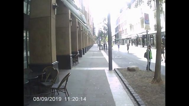 Поездка на самокате через центр Дюссельдорфа смотреть онлайн