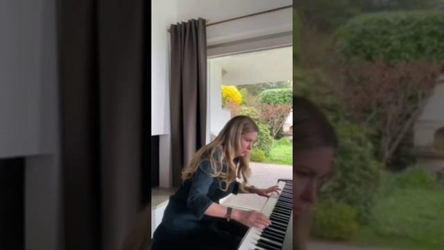 Елена занимается более двух лет в онлайн школе по фортепиано✨