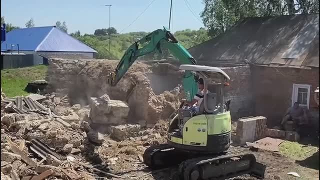 Снос старого дома