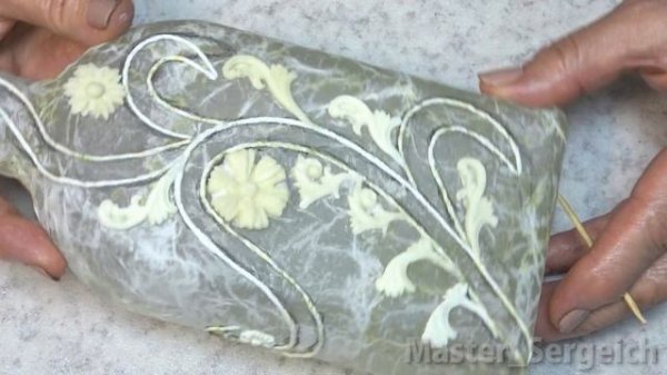 I took a bottle and napkins, and the result was a true masterpiece! bottle crafts, bottle decor