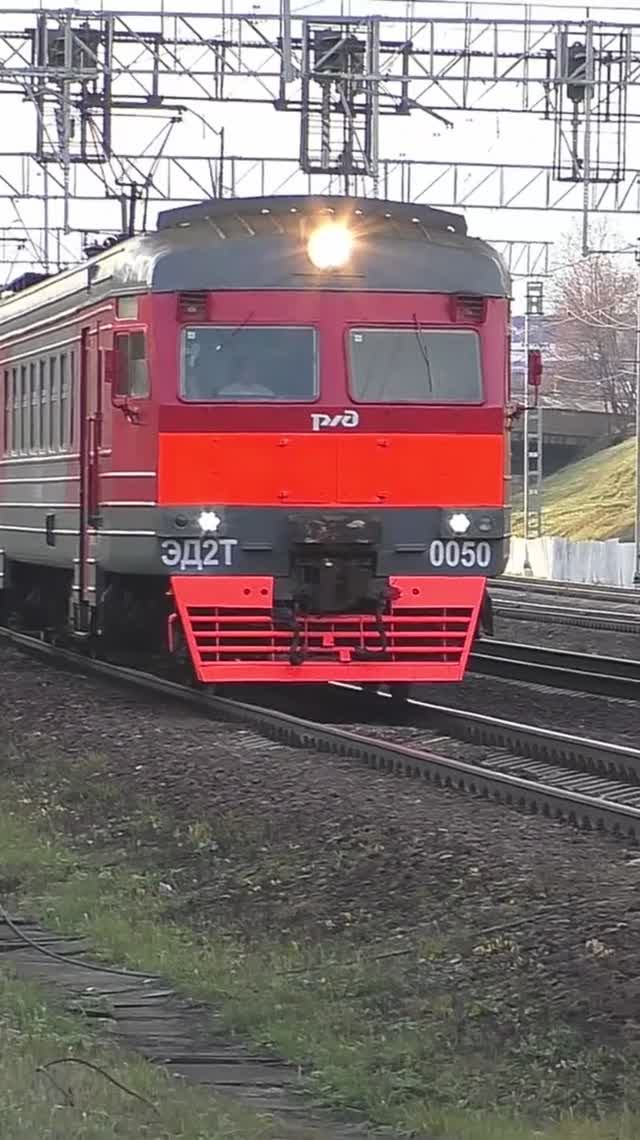 Электропоезд ЭД2Т-0050 (ТЧПРИГ-31) пригородный поезд № 6512 а/п Домодедово - Москва. смотреть онлайн