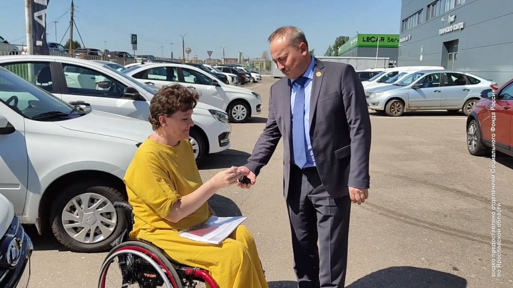 В Ярославле вручили авто пострадавшим на производствах смотреть онлайн