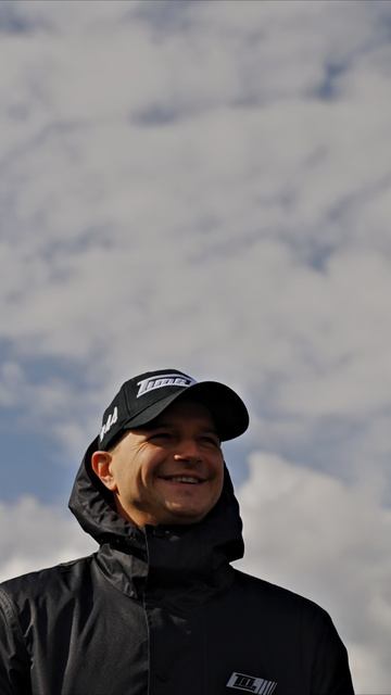 В этот жаркий летний день мы поздравляем с днём рождения пилота команды — Максима Гроссмана! смотреть онлайн