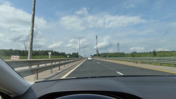 ФОЛЬКСВАГЕН ПАССАТ НА СКОРОСТНОЙ ТРАССЕ