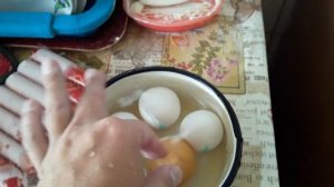 Как проверить яйцо в воде на свежесть