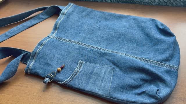 Джинсовая тема. Как я подрезаю джинсы с сохранением фабричного края.. Сшила сумку из старых джинсов смотреть онлайн