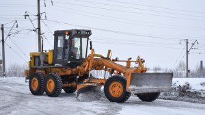Автогрейдер ДЗ-98В. Очистка переезда.