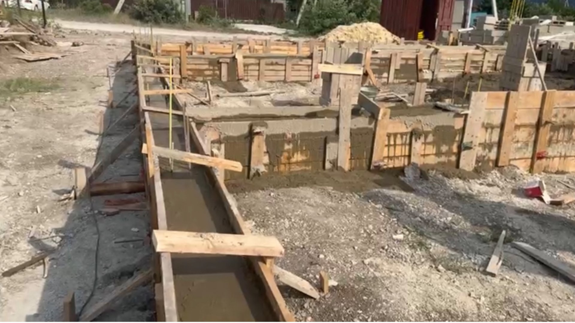 Залили ленту фундамента в х. СЕМИГОРСКИЙ смотреть онлайн