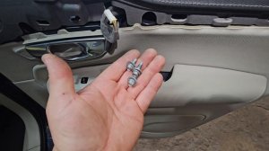 как снять обшивку двери на Вольво ХС90 2019года.mp4