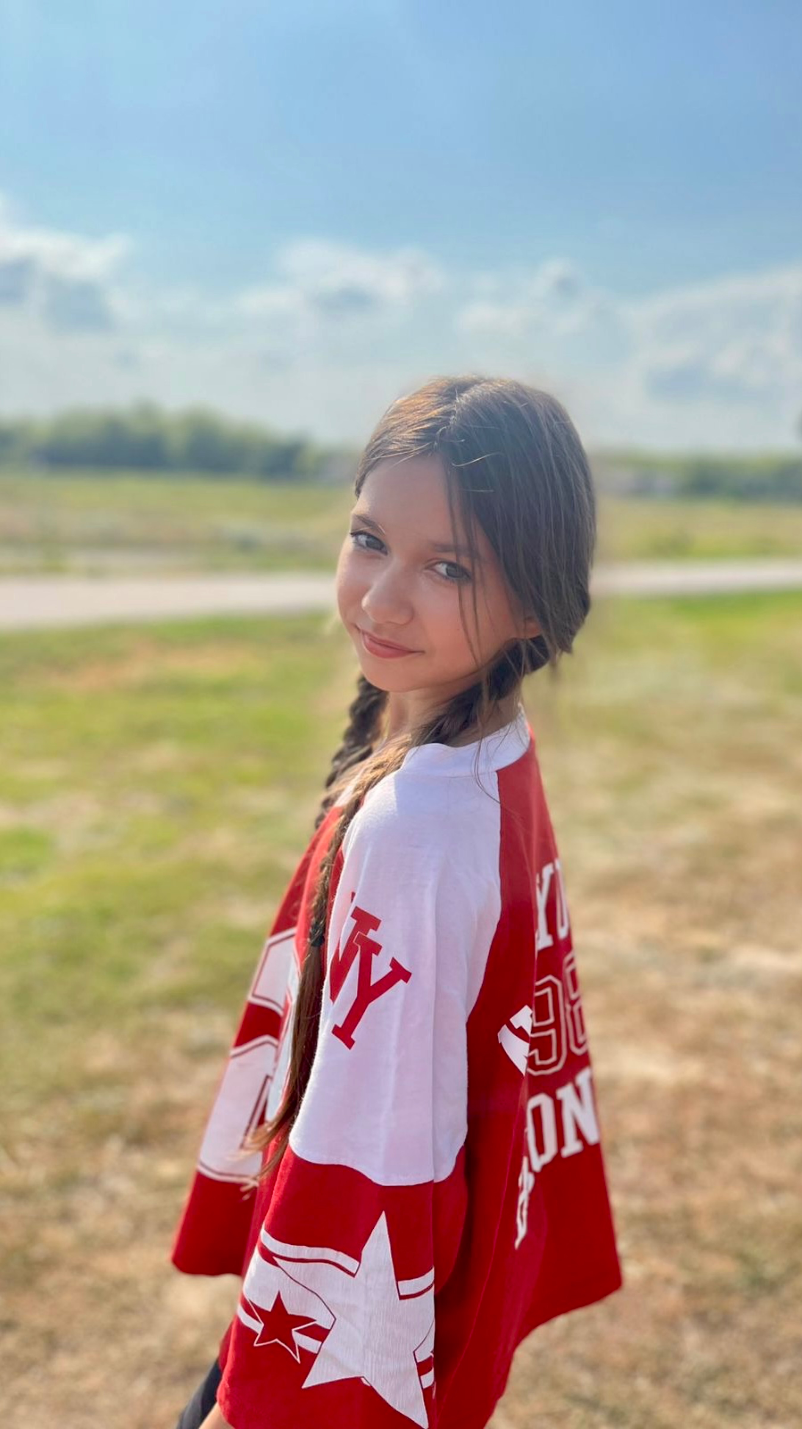 У Ани, солистки Без игрушек День рождения смотреть онлайн