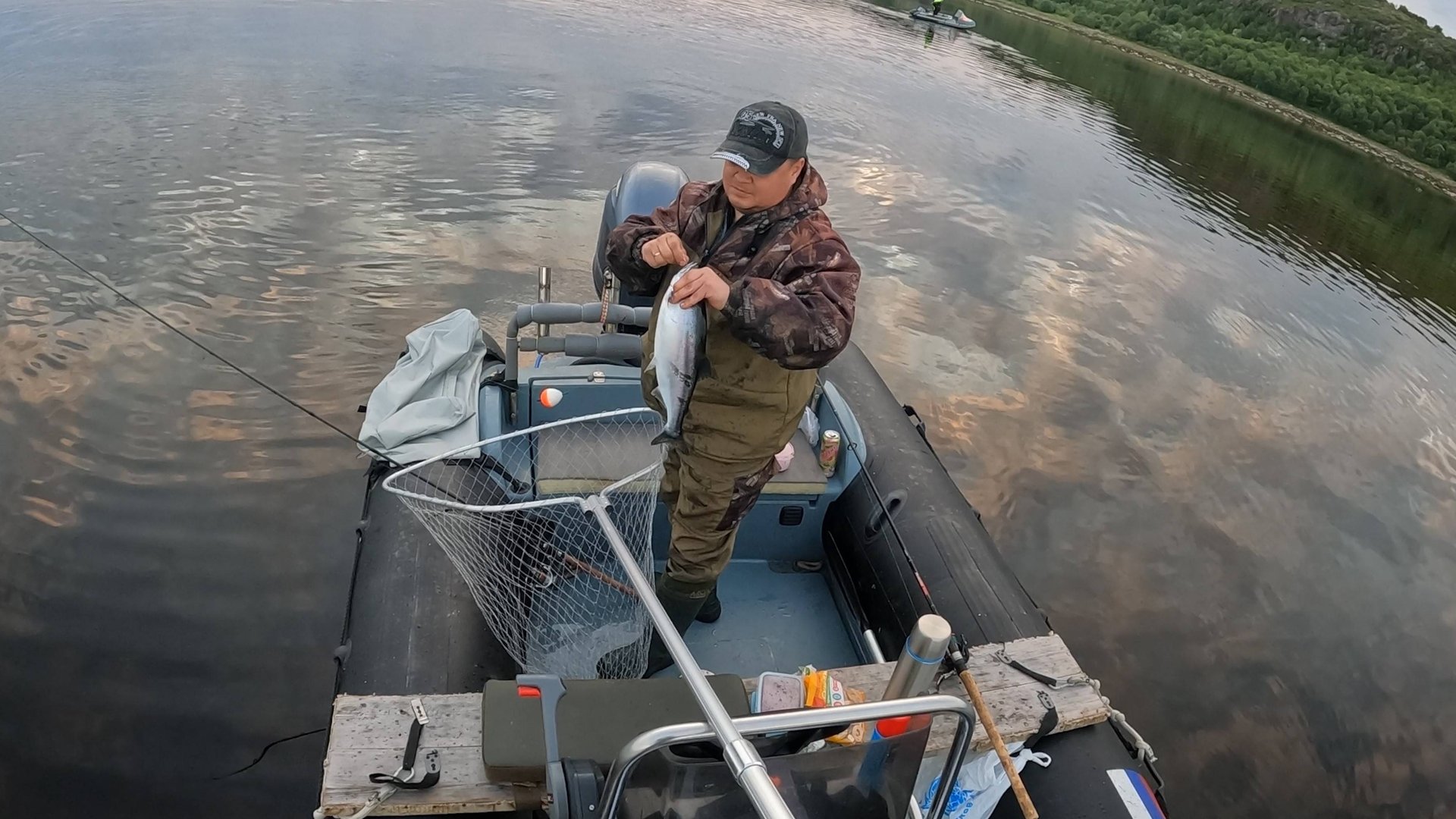 ЛОВЛЯ ГОРБУШИ С ЛОДКИ В КОЛЬСКОМ ЗАЛИВЕ смотреть онлайн