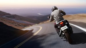 Мчу к тебе я на Suzuki! Поёт Валерий Гулянов. Стихи Веры Вассориной Протасовой. Видео Ал. Задорожног