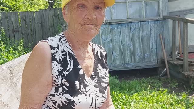 Тетя Валя держится как может. смотреть онлайн