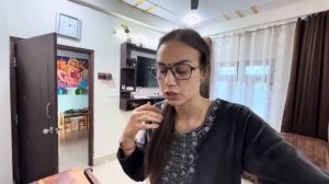 Свои заказы распаковываю втихую. Почему родственники против них? Ради экономии? Лечу ногти в Индии