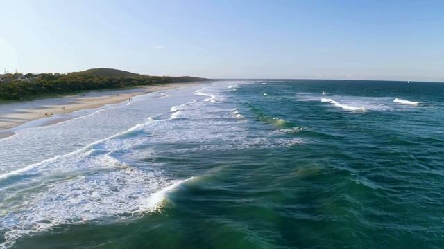 Релакс видео: аэросъёмка моря, волн, побережья под приятную мелодию смотреть онлайн