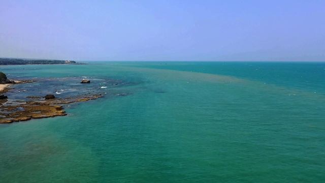 Видео природы - аэросъёмка моря, побережья и природной красоты смотреть онлайн