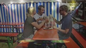 А жизнь моя течёт и катится