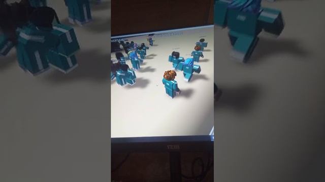 играю в Roblox разные игры