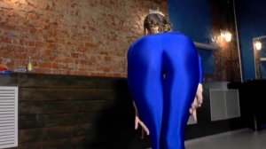 Обаятельная девушка CHRISTINA полностью в обтягивающем. SPANDEXTOWN