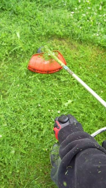 КаВИоке под звуки мотокосы ECO смотреть онлайн