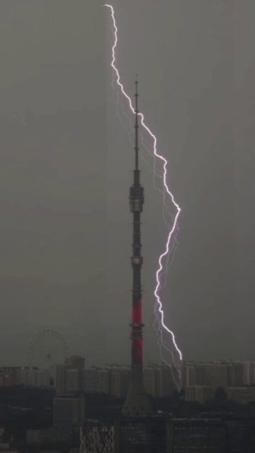 В Москве молния ударила по Останкинской телебашне. смотреть онлайн