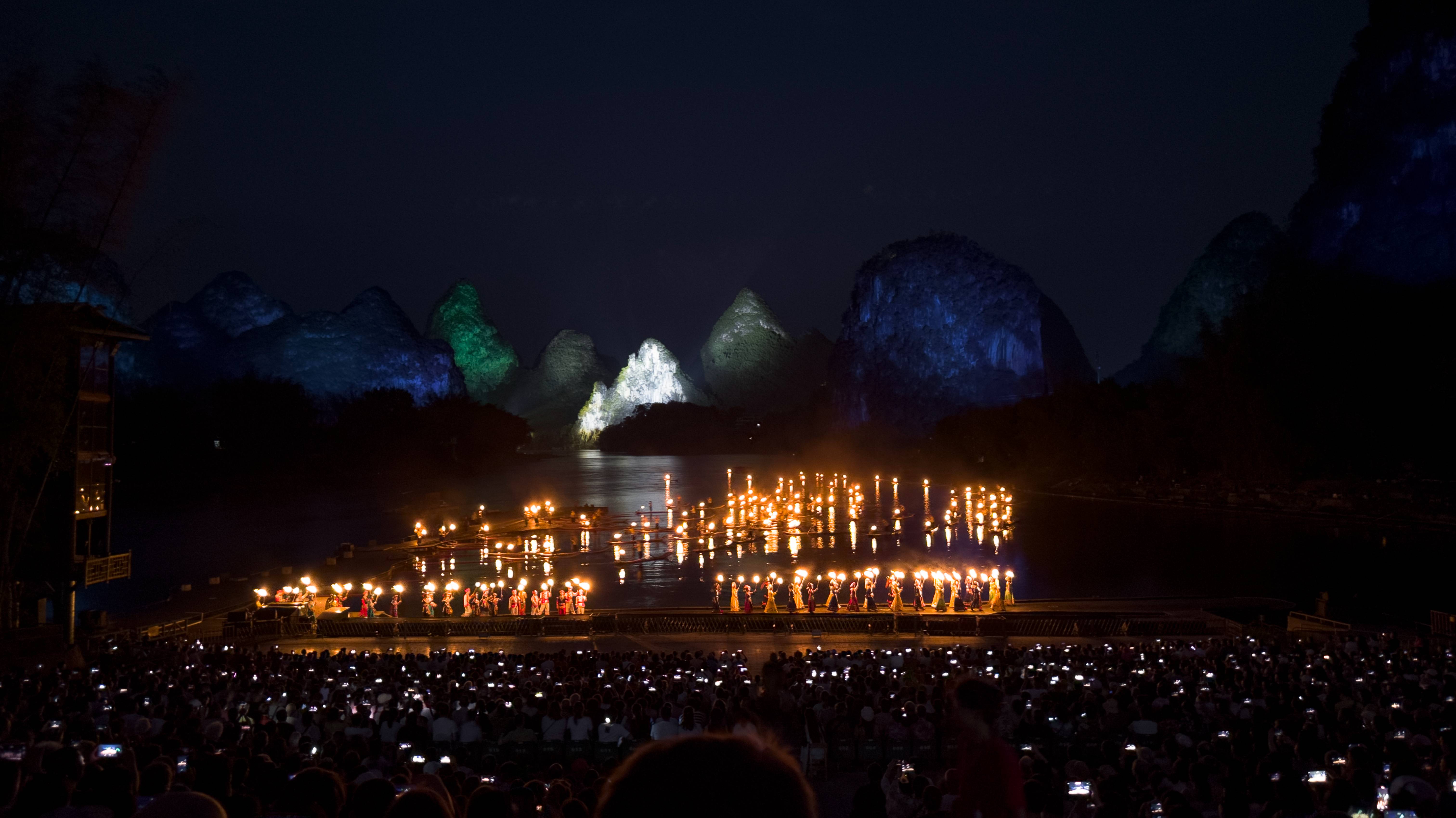 Китай. Яншо. Водное шоу 