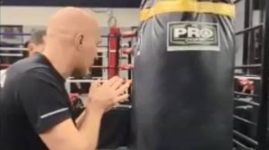 Работа на мешке с чемпионом мира Романом Кармазиным