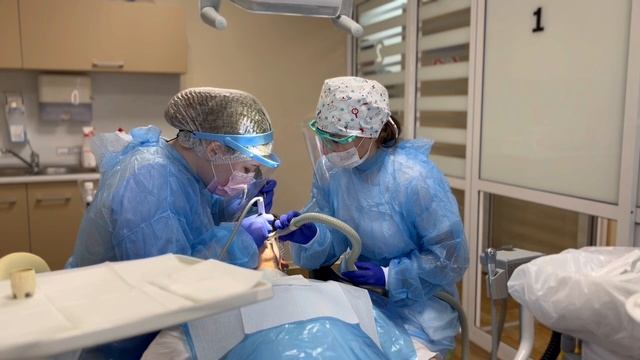 Процесс проведения профессиональной гигиены
Стоматология Сибдента