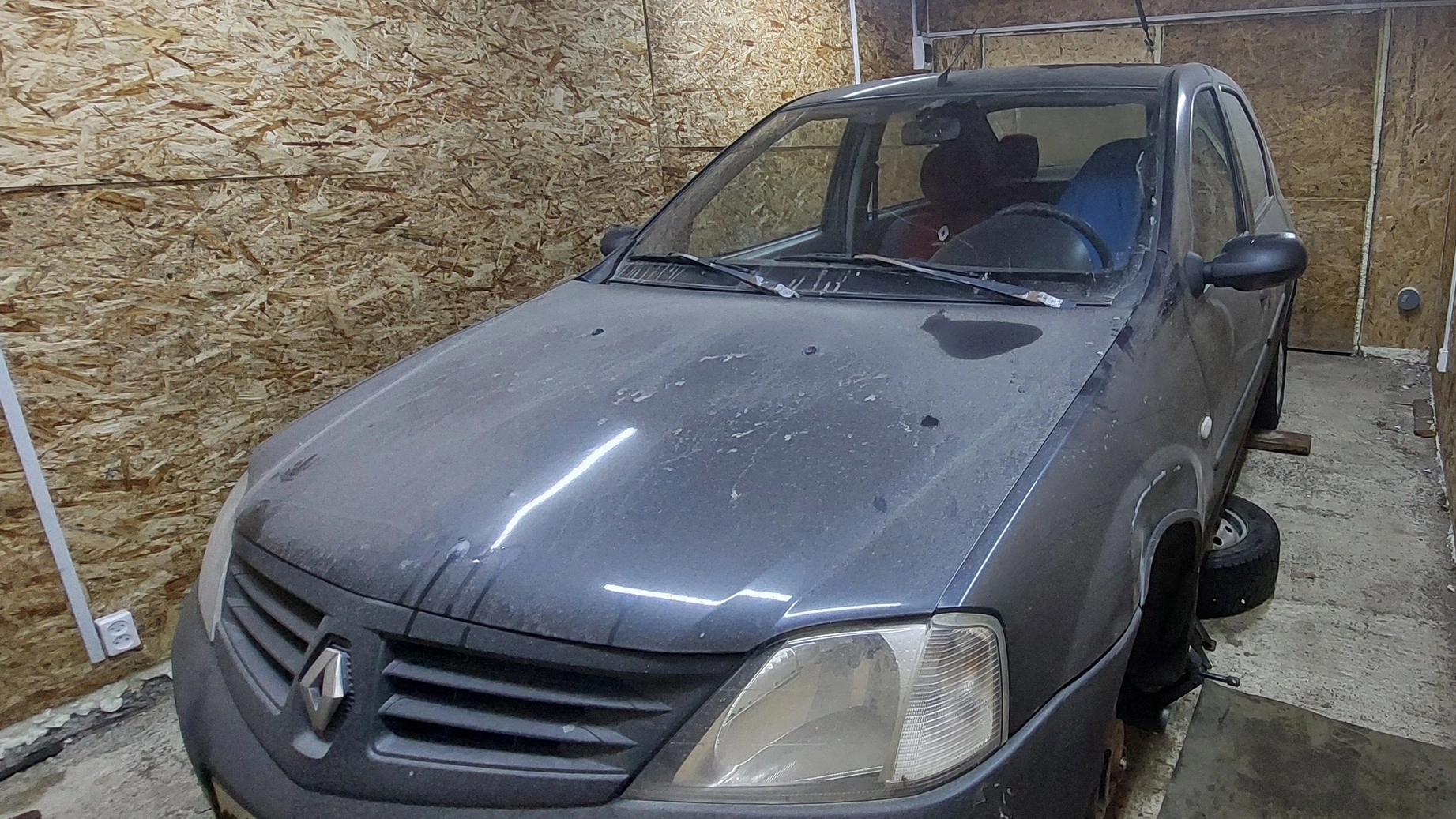 Замена передних рычагов и антифриза на Renault Logan 1.6. смотреть онлайн