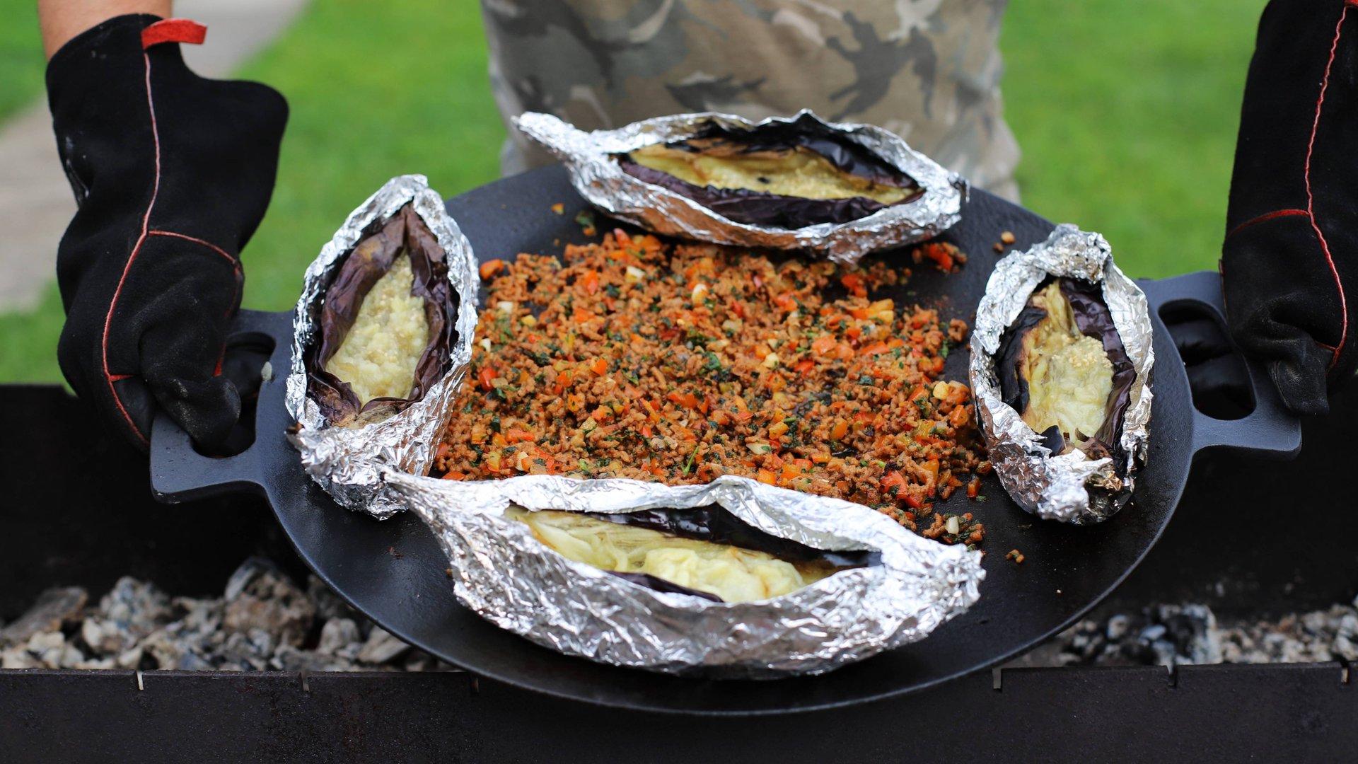 Фаршированные баклажаны на мангале. Вкуснее уже не будет смотреть онлайн