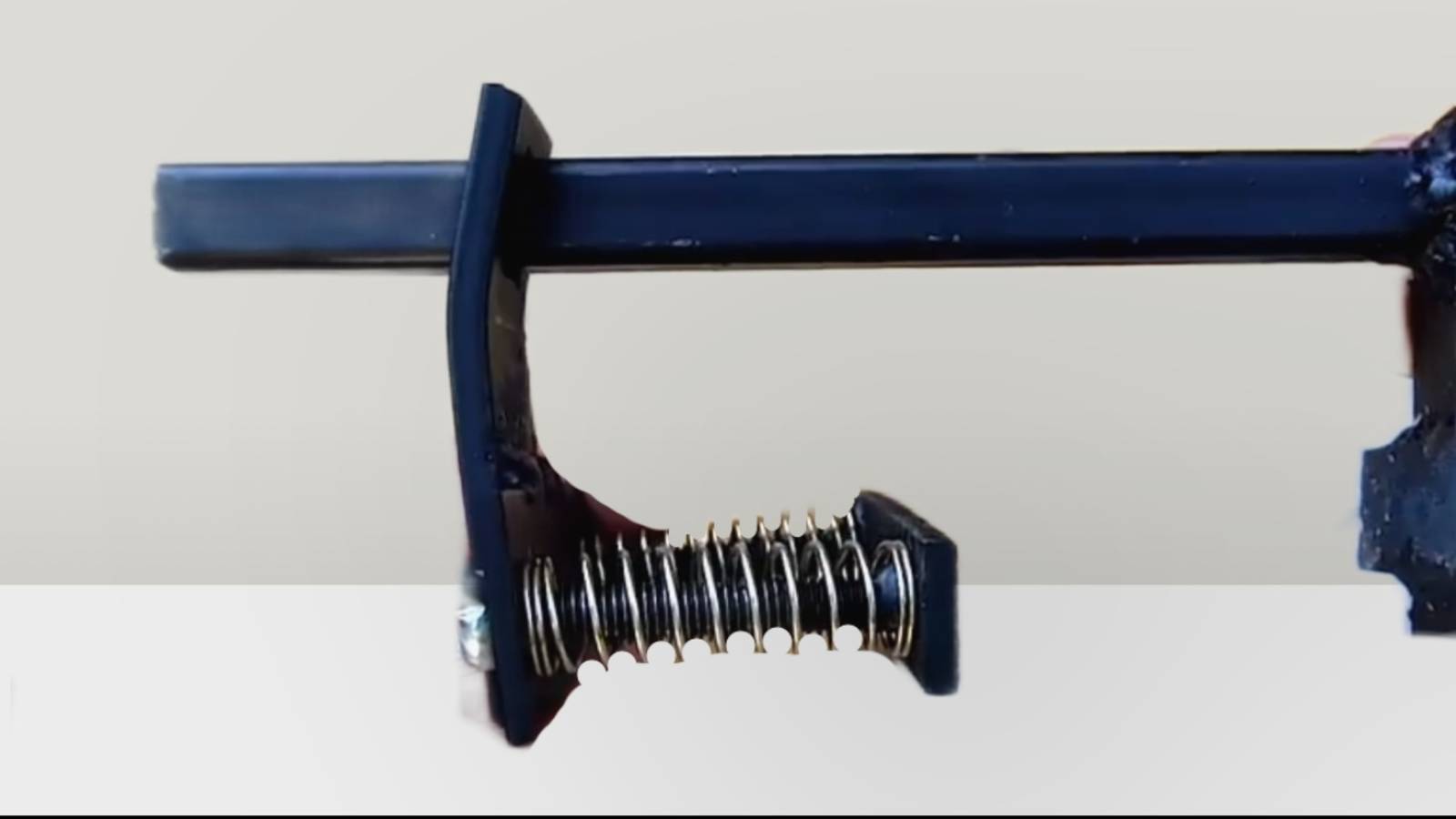 Супер-зажим своими руками! 🛠️ Как сделать струбцину легко и быстро 💡 смотреть онлайн