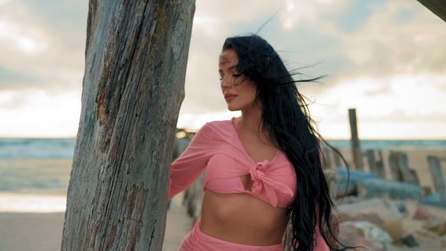 One Twin - Silence смотреть онлайн