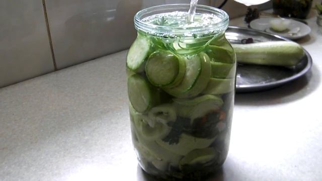 Кабачки маринованные.