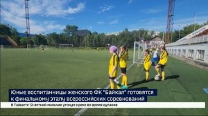 Девочки-футболистки готовятся к большим соревнованиям