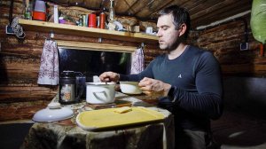 Хижина в Лесу Приютила меня. Обзор моих фонарей. Вкусный ужин. Добрые походы.