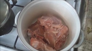 Как сварить куриные бедра в кастрюле