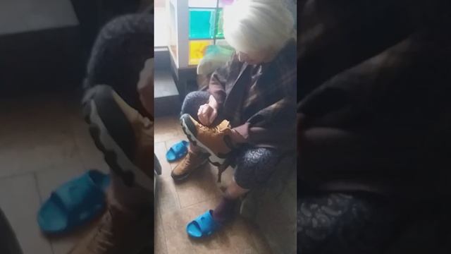 Чернобаева Л.П.из Кемерлвл, 15.12.2024 года, радуется живым грибам "Мышата" которые растут в лесу. смотреть онлайн