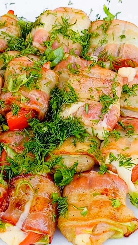 «Быстрая закуска на мангале 🔥— сочность овощей и хрустящий бекон с сыром!» 🔥 смотреть онлайн