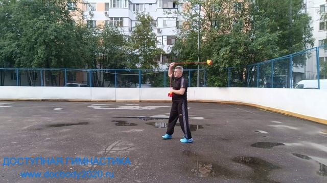 Разминка с мячами для фитнеса на верёвке (8)